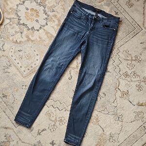 Judy Blue Skinny Blue Jeans with Tapered Legs And Little Distressing Size 9 29